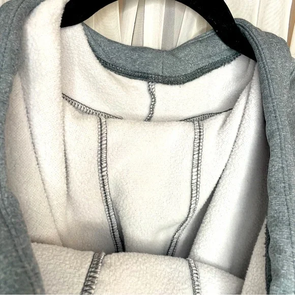 Itm 0008 Women’s Under Armour pull over hoodie size LG - Picture 6 of 9